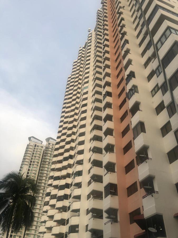 Beach Resort 7 Home Stay Sri Sayang Apartment Batu Ferringhi 3Bedroom Екстер'єр фото