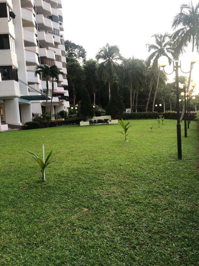 Beach Resort 7 Home Stay Sri Sayang Apartment Batu Ferringhi 3Bedroom Екстер'єр фото