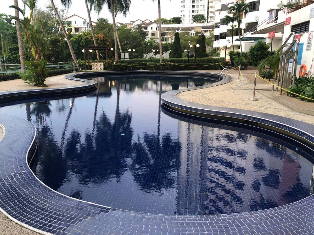 Beach Resort 7 Home Stay Sri Sayang Apartment Batu Ferringhi 3Bedroom Екстер'єр фото