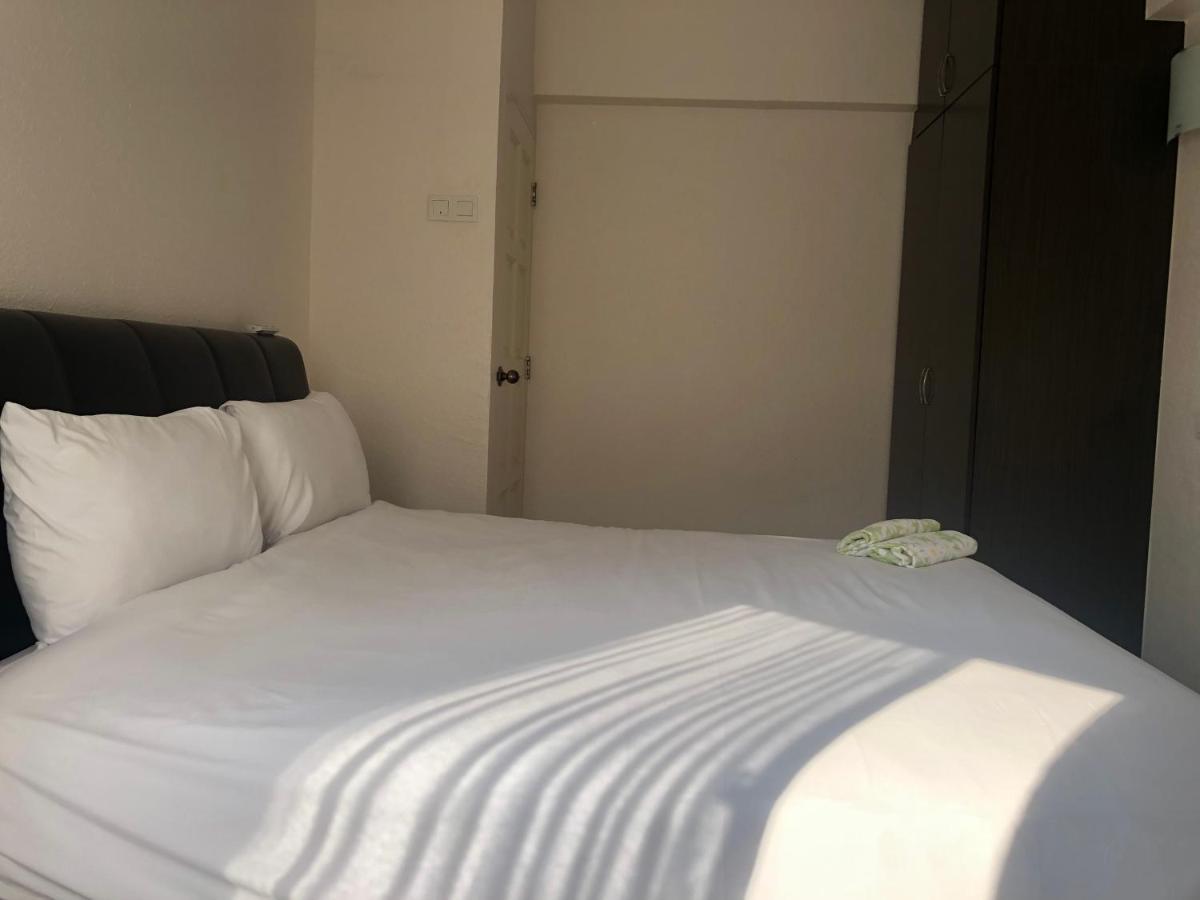 Beach Resort 7 Home Stay Sri Sayang Apartment Batu Ferringhi 3Bedroom Екстер'єр фото