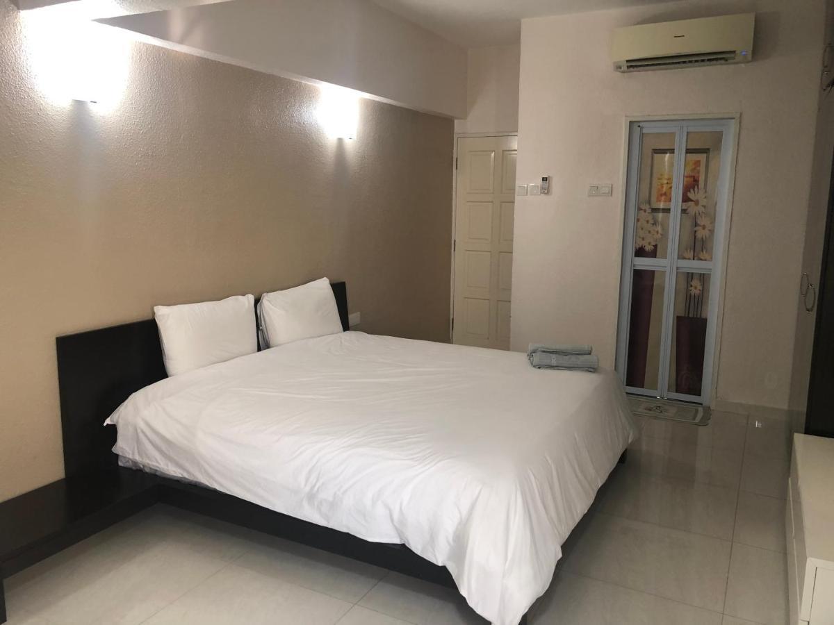 Beach Resort 7 Home Stay Sri Sayang Apartment Batu Ferringhi 3Bedroom Екстер'єр фото