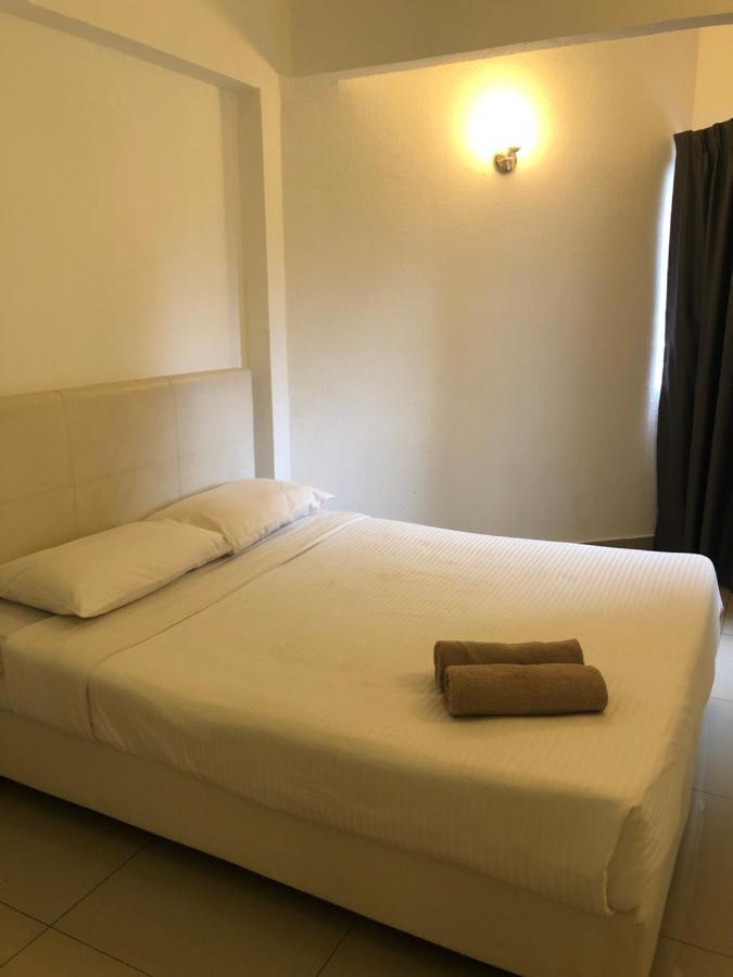Beach Resort 7 Home Stay Sri Sayang Apartment Batu Ferringhi 3Bedroom Екстер'єр фото