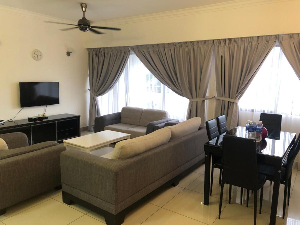 Beach Resort 7 Home Stay Sri Sayang Apartment Batu Ferringhi 3Bedroom Екстер'єр фото