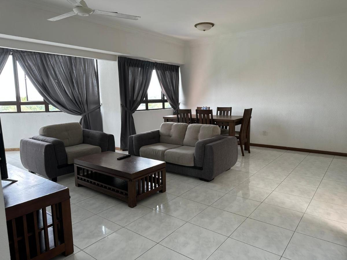 Beach Resort 7 Home Stay Sri Sayang Apartment Batu Ferringhi 3Bedroom Екстер'єр фото