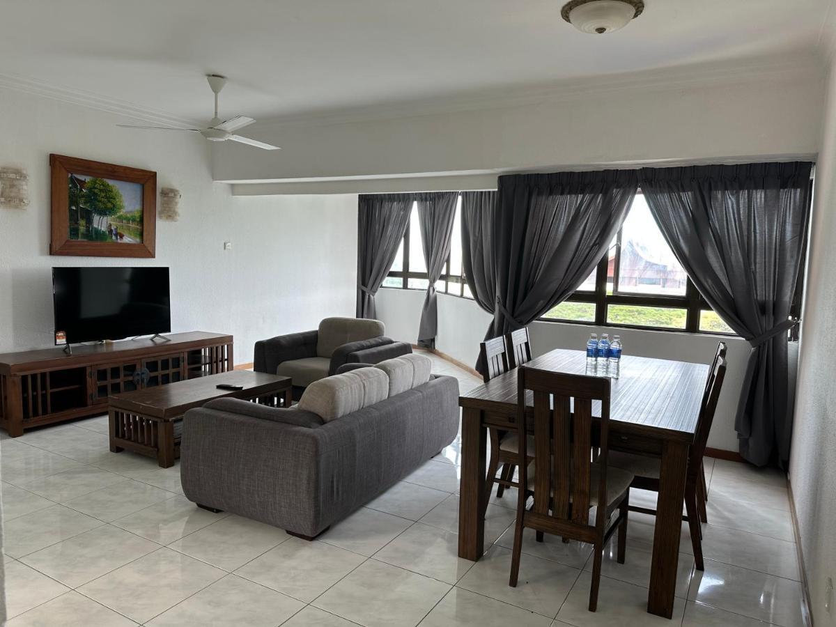 Beach Resort 7 Home Stay Sri Sayang Apartment Batu Ferringhi 3Bedroom Екстер'єр фото